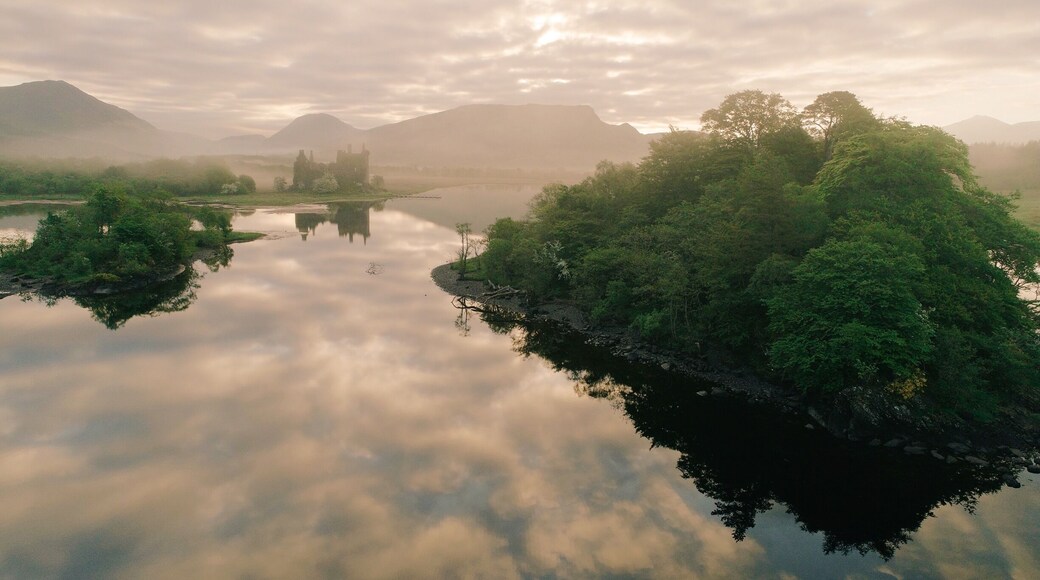 Perfect still morning in Scotland .... as we arrived here last spring , there where nobody in the castle , plan was the see the sunrise lighting up the mountain behind... but it turned out to be a misty, which turned out to be even better as the fog gave a moody effect to the castle ... I felt like going back in time .
#parks