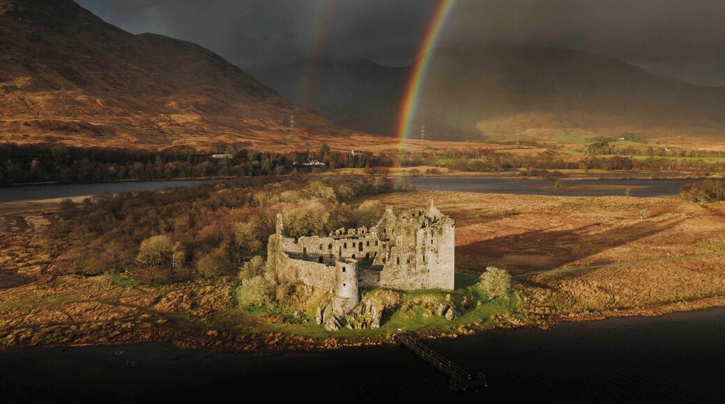 Great atmosphere at kilchurn castle in Scotland.. follow my instagram @ixnevin for more post