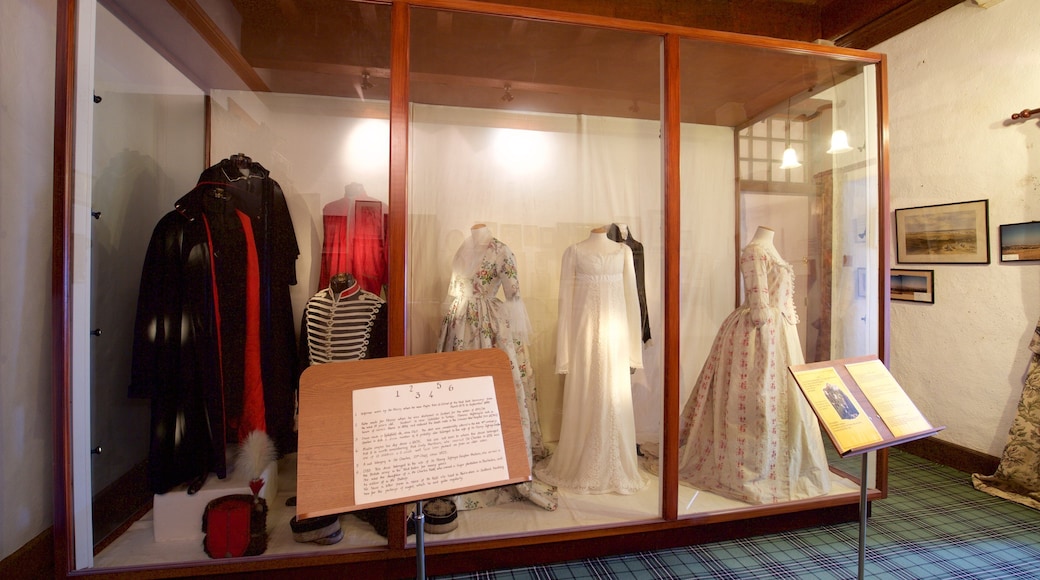 Duart Castle showing fashion and heritage elements