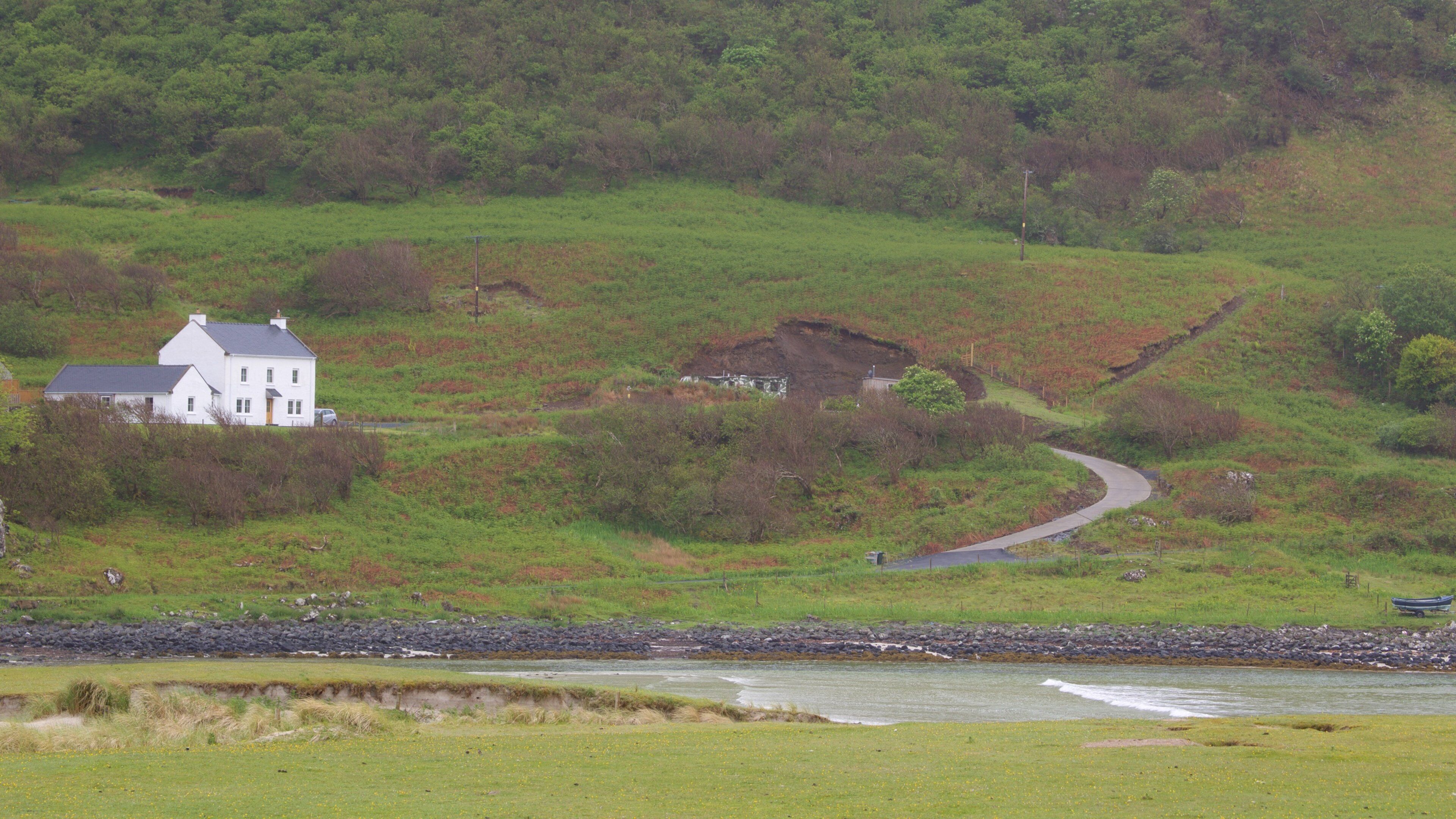 Calgary Bay Beach joka esittää yleiset rantanäkymät ja rauhalliset maisemat