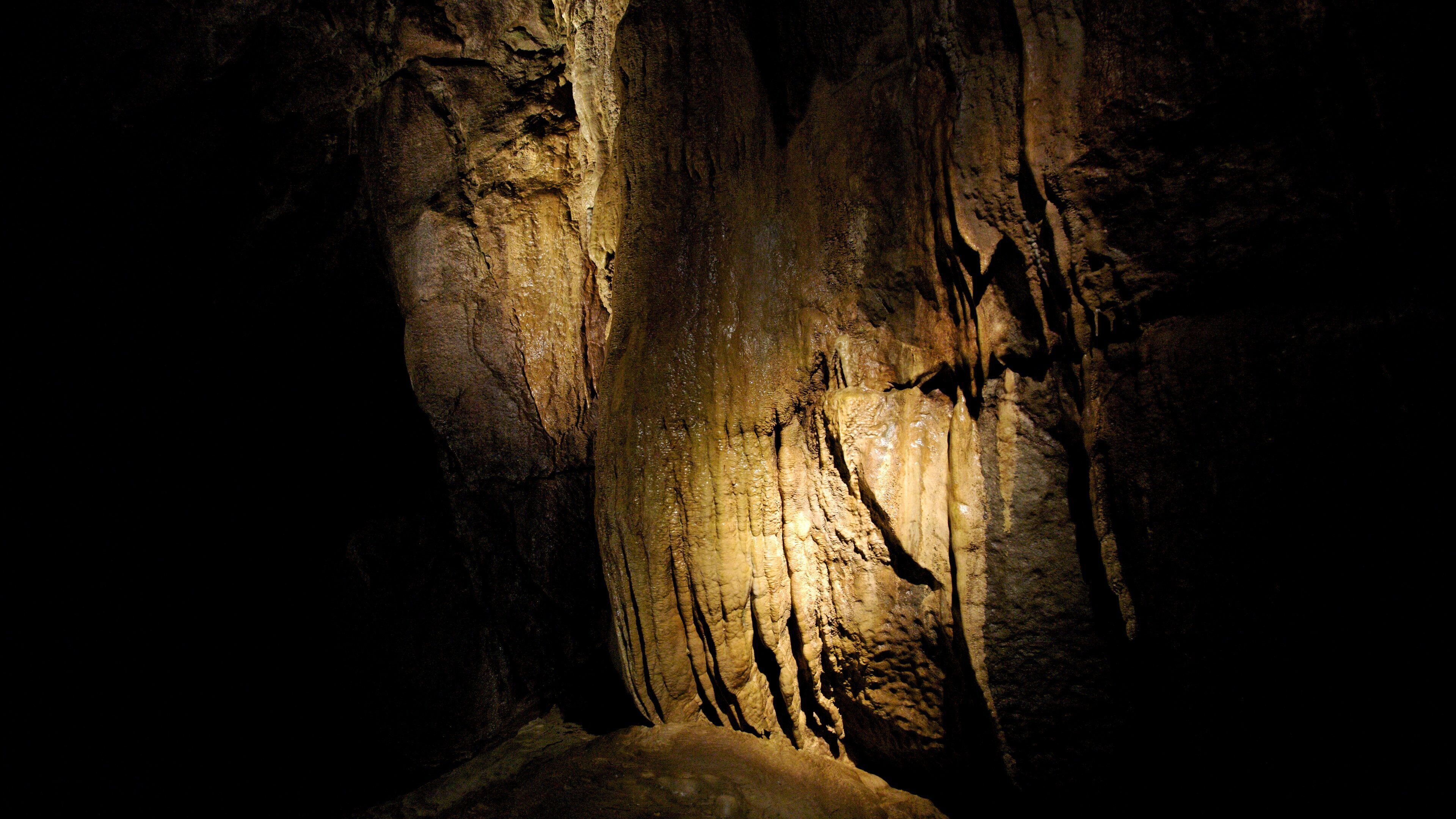 Marble Arch Caves showing caves