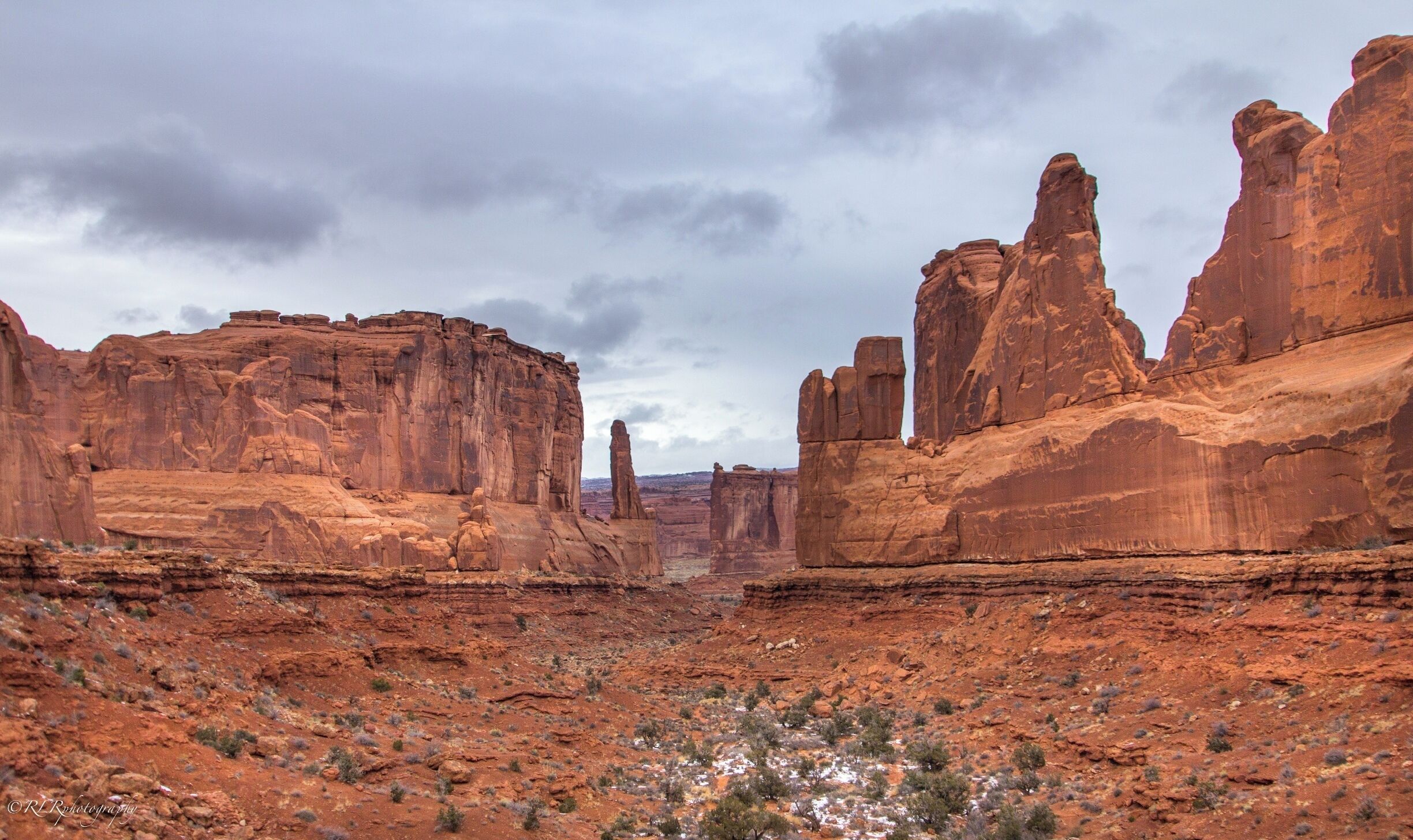 Breathtaking Rock formations around every corner. This is a must for your bucket list. We were so lucky, practically had the park to ourselves on Christmas day. The weather was bad but oh WOW. #nationalpark