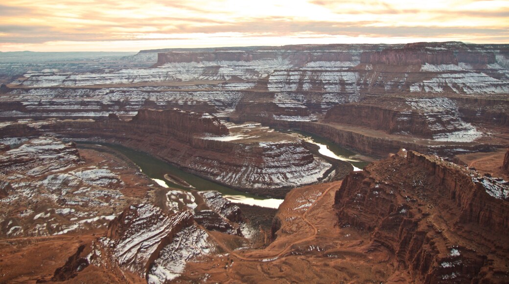 Dead Horse Point State Park showing a gorge or canyon, landscape views and desert views