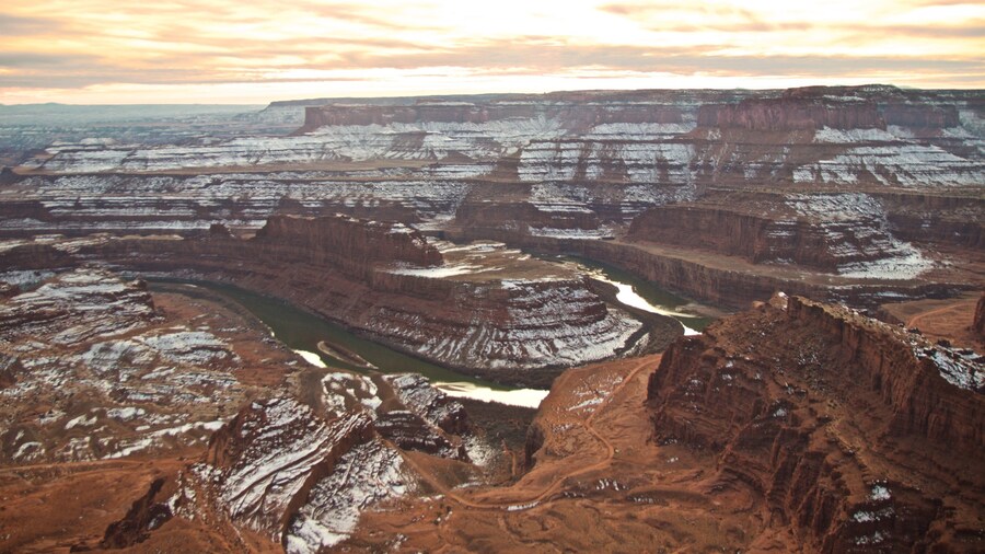 Dead Horse Point State Park showing a gorge or canyon, landscape views and desert views