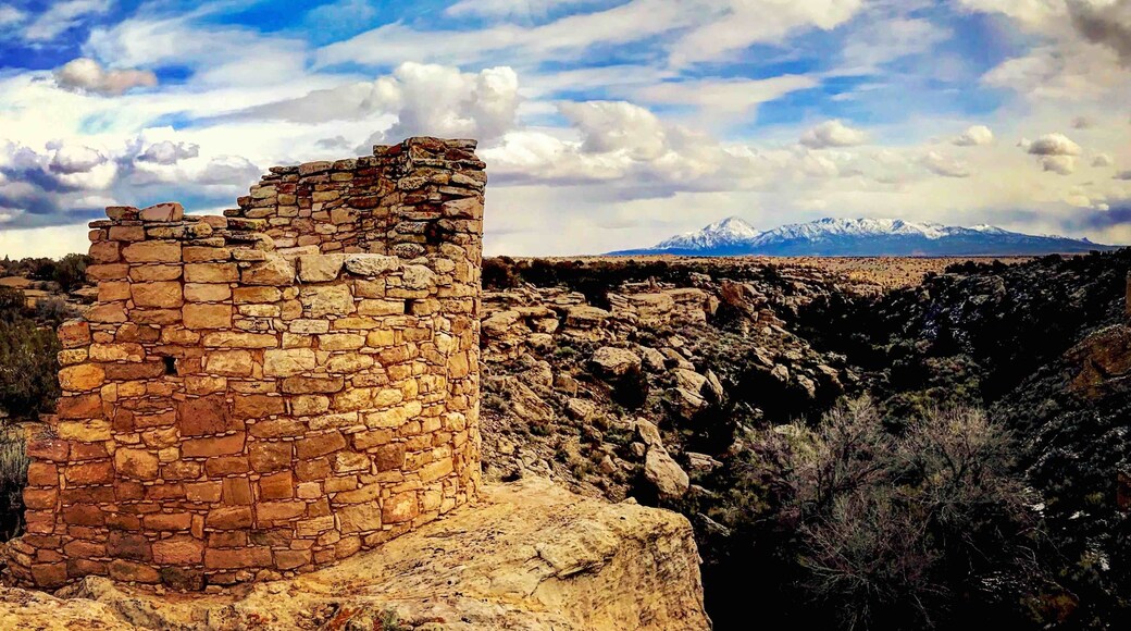 Way out in the official middle of nowhere, straddling the Colorado/Utah border is the National Monument of Hovenweep. It is located just north of meeting place of the Four States. Driving in from Colorado on a clear day gives distant views of Monument Valley to the west, Shiprock to the south, the the La Sal mountains, Sleeping Ute Mountain and the La Plata Mountains. This area is a hub of ancient activity with Mesa Verde to the east and Canyon Du Chelly to the west. Often overlooked due to its diminutive size Hovenweep is a crossroads on the ancient trade routes of the Anasazi.