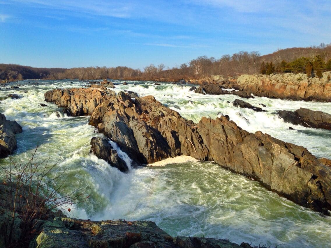 What an absolutely breathtaking experience. With weather in the low seventies and spring not quite having sprung, there wasn't any foliage to block out the sunshine from the paths nor brambles or weeds to tangle your feet. The water was extremely high but beautiful to see. The rock formations are outstanding if you have an interest in geology but please be respectful of park rules and don't climb closer to the water--people drown each year and I am sure the leading cause is stupidity. Otherwise, there is plenty of space on the grounds to BBQ, play kick ball, and picnic. I can't believe how much time I spent looking at the falls and just going "wow." Also, for the history buffs this is part of the C&O Canal! 
