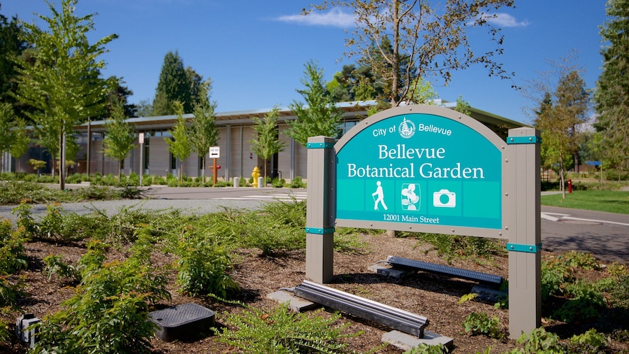 Schild für den Bellevue Botanischen Garten, mit einem deutlichen Pfad, Grünflächen und einem Gebäude im Hintergrund.