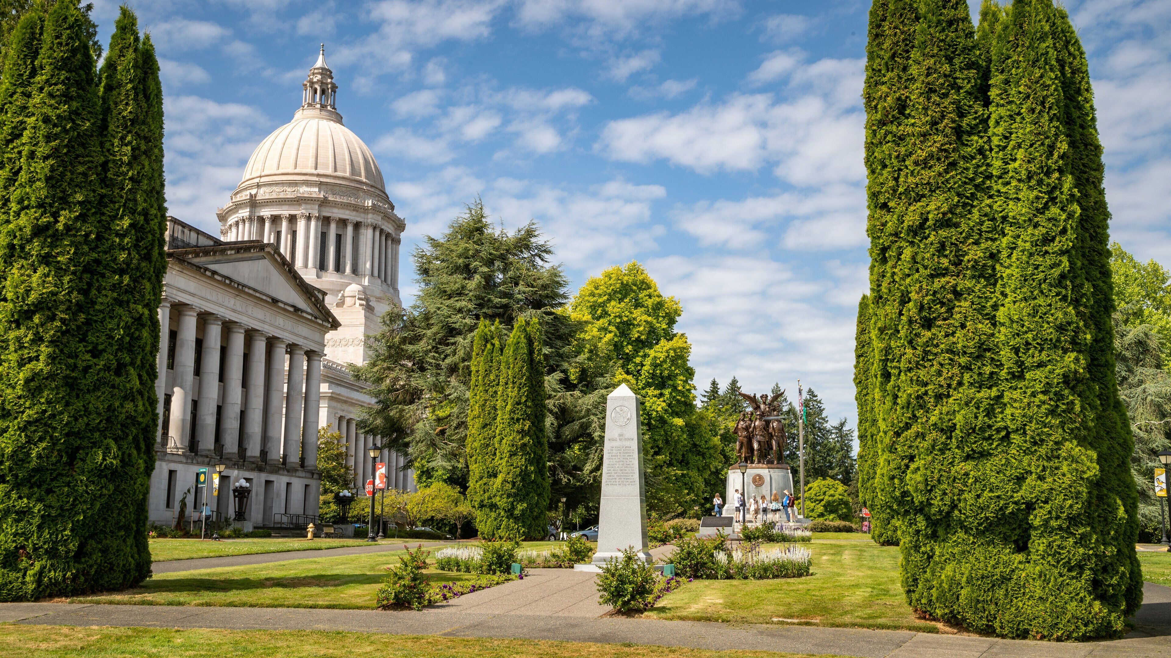 Washington State Capitol showing heritage architecture, a garden and an administrative buidling