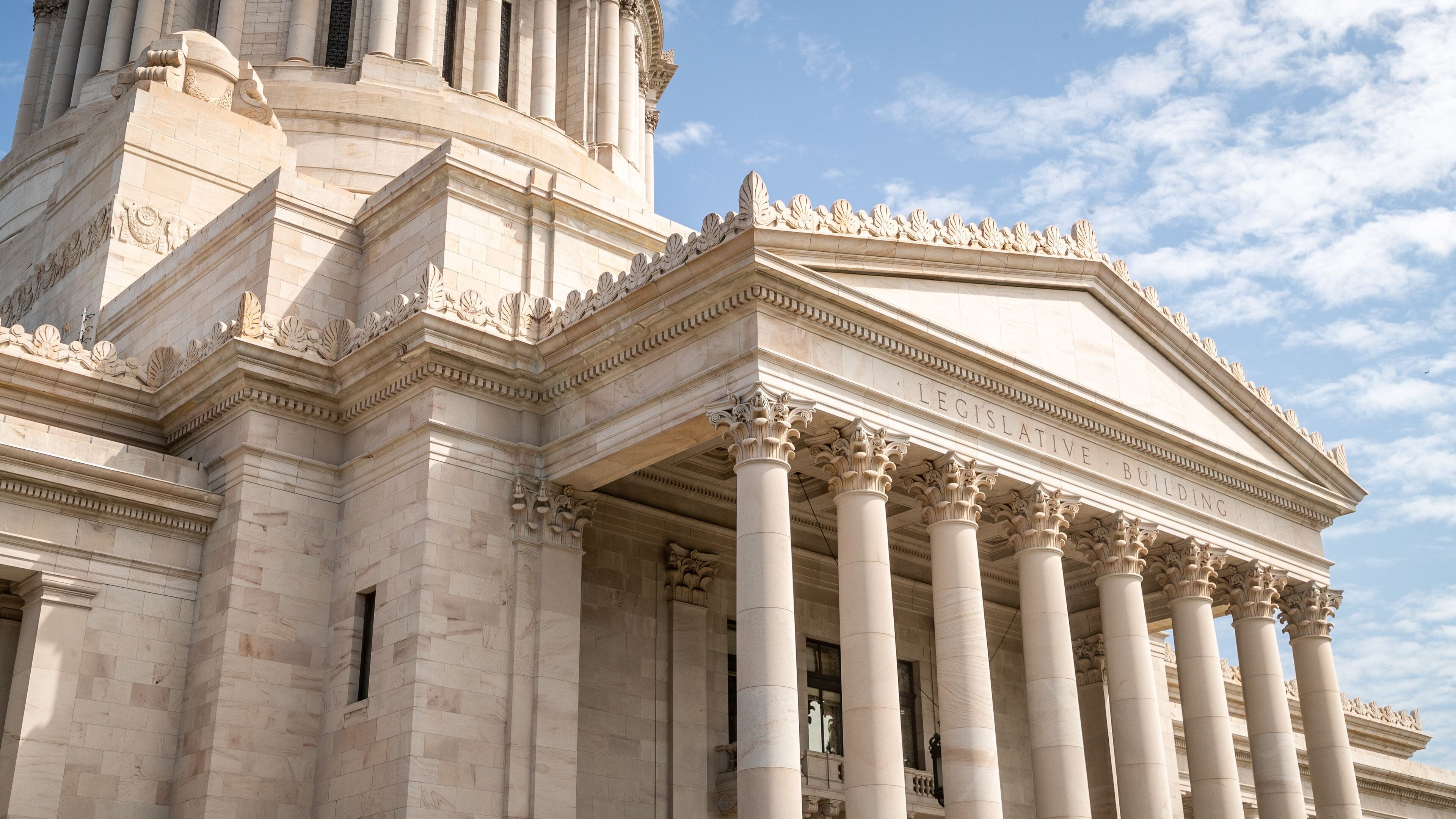 Washington State Capitol showing an administrative buidling and heritage architecture