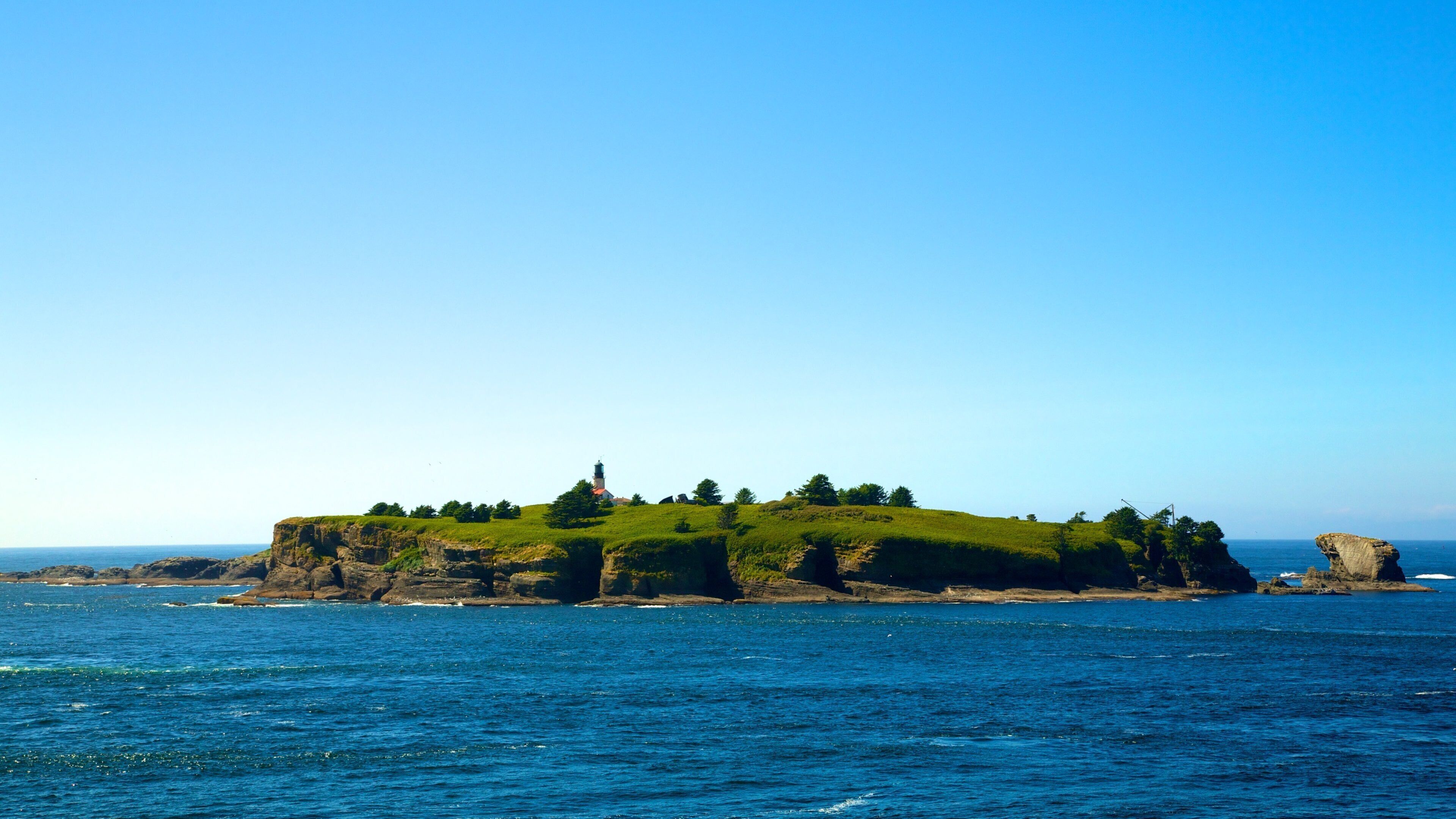 Cape Flattery showing island views, general coastal views and landscape views