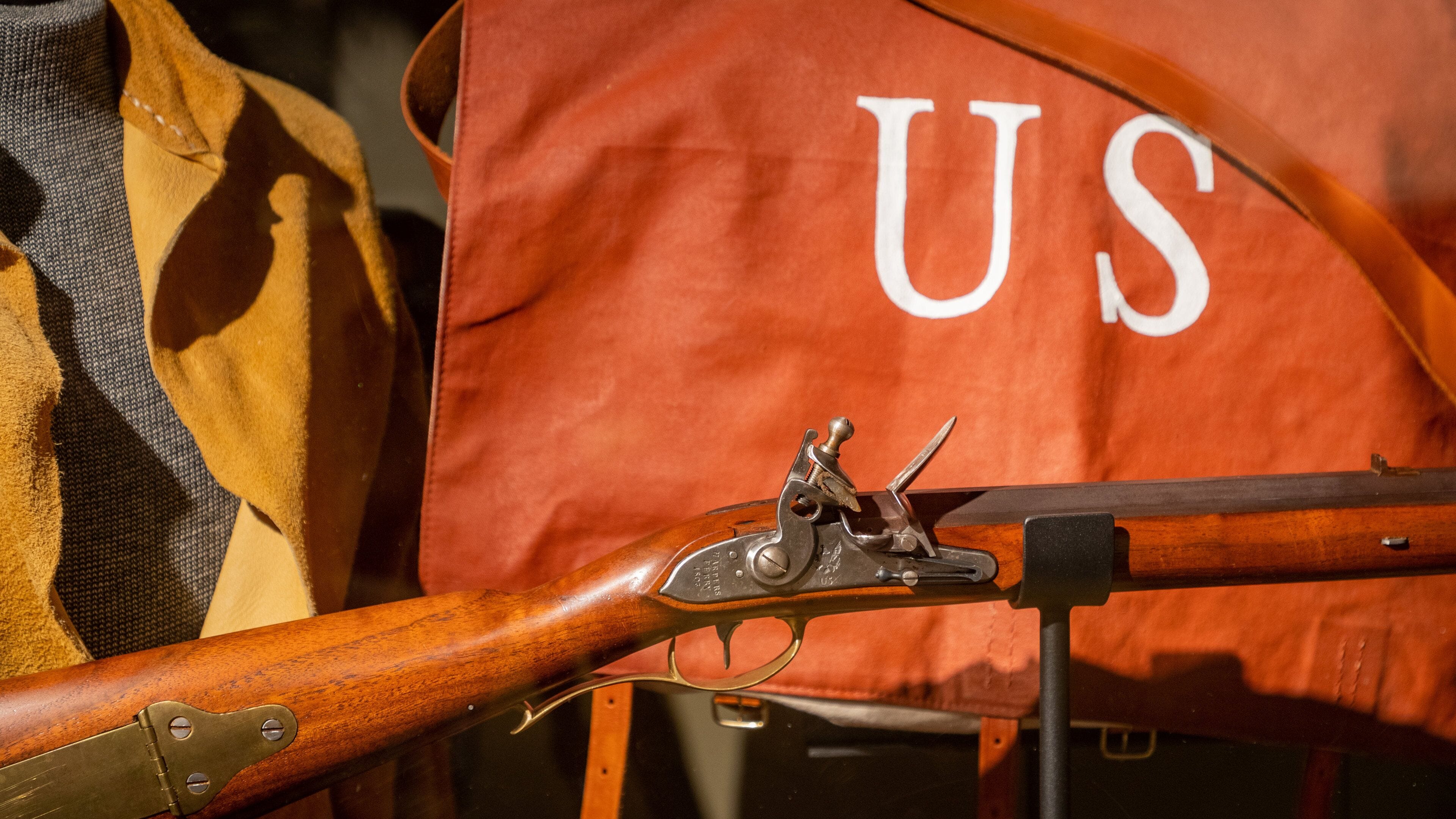 Lewis and Clark Interpretive Center featuring heritage elements and military items