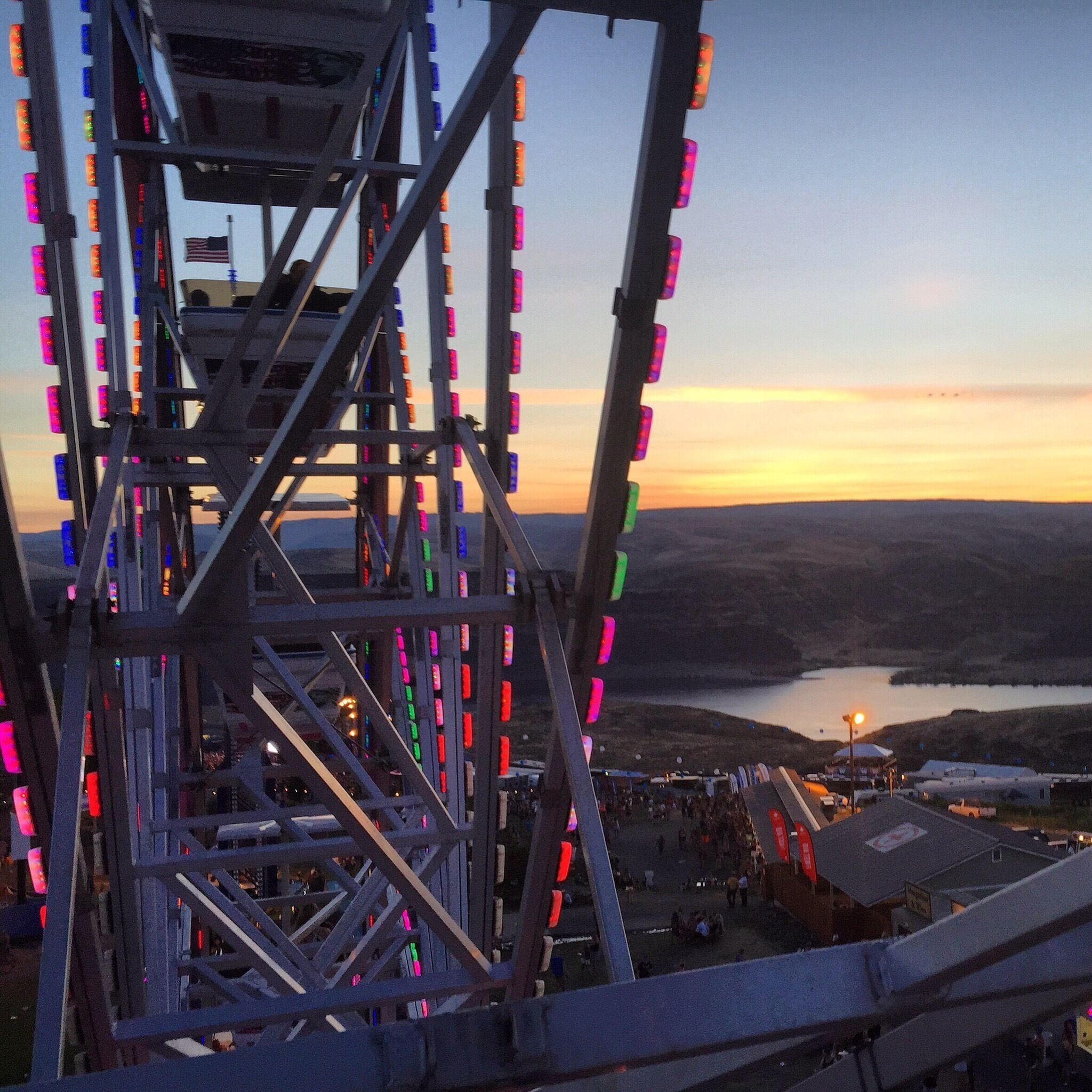 Seriously, one of the greatest venues of all time is in the beautiful state of #Washington. 

#StunningStructures
#Views
#FerrisWheel
#TheGorge
#PNW 
#Sunset
#Music