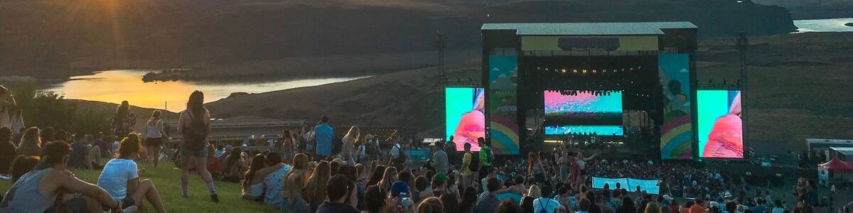 GORGEous #sunset #george #quincy #washington #easternwashington #sasquatch #festival #sasquatchfestival #colombiariver #gorge #sky #clouds #concert #theshins