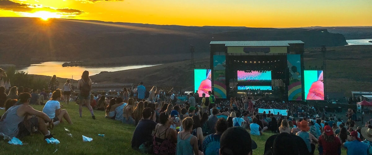 GORGEous #sunset #george #quincy #washington #easternwashington #sasquatch #festival #sasquatchfestival #colombiariver #gorge #sky #clouds #concert #theshins