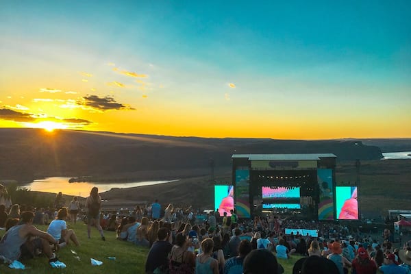 GORGEous #sunset #george #quincy #washington #easternwashington #sasquatch #festival #sasquatchfestival #colombiariver #gorge #sky #clouds #concert #theshins