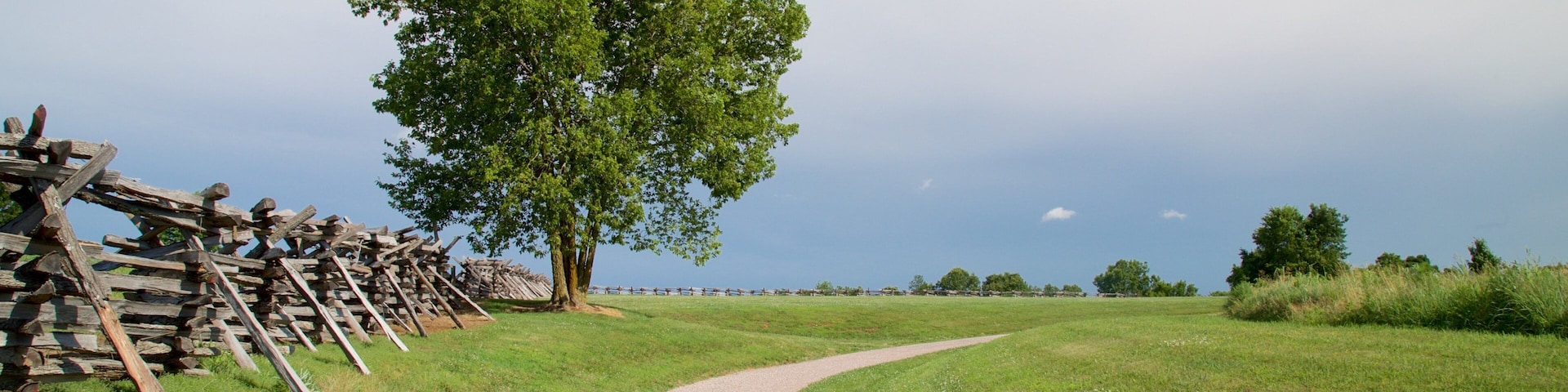 Wilsons Creek National Battlefield showing tranquil scenes