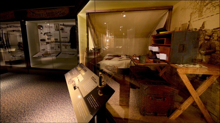 Wilsons Creek National Battlefield featuring heritage elements and interior views