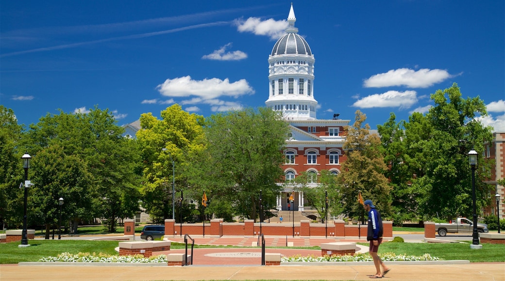 University of Missouri featuring heritage architecture, a park and street scenes