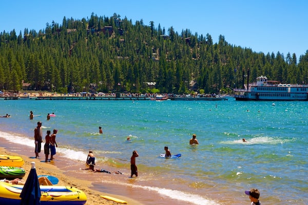 Zephyr Cove Beach welches beinhaltet allgemeine Küstenansicht, Bootfahren und Sandstrand