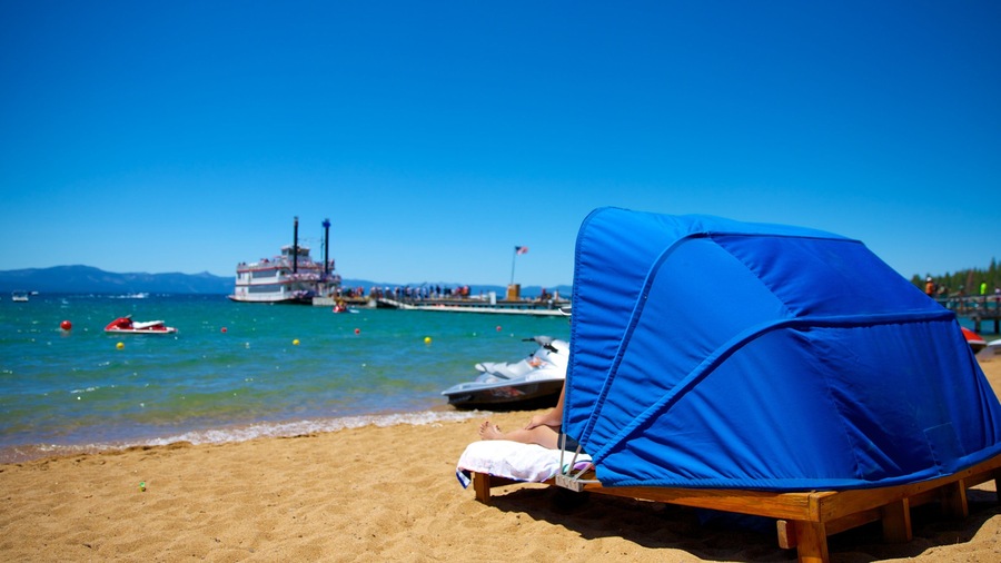 Zephyr Cove Beach showing jet skiing, boating and a beach