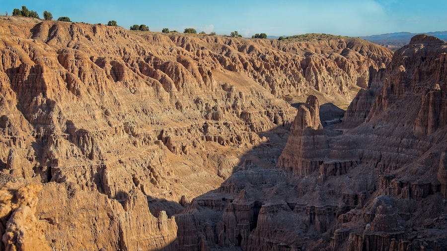 The view from Miller Point in Nevada's Cathedral Gorge State Park is reminiscent of a mini Grand Canyon
#nevada #travelnevada #hiking #landscape #desert