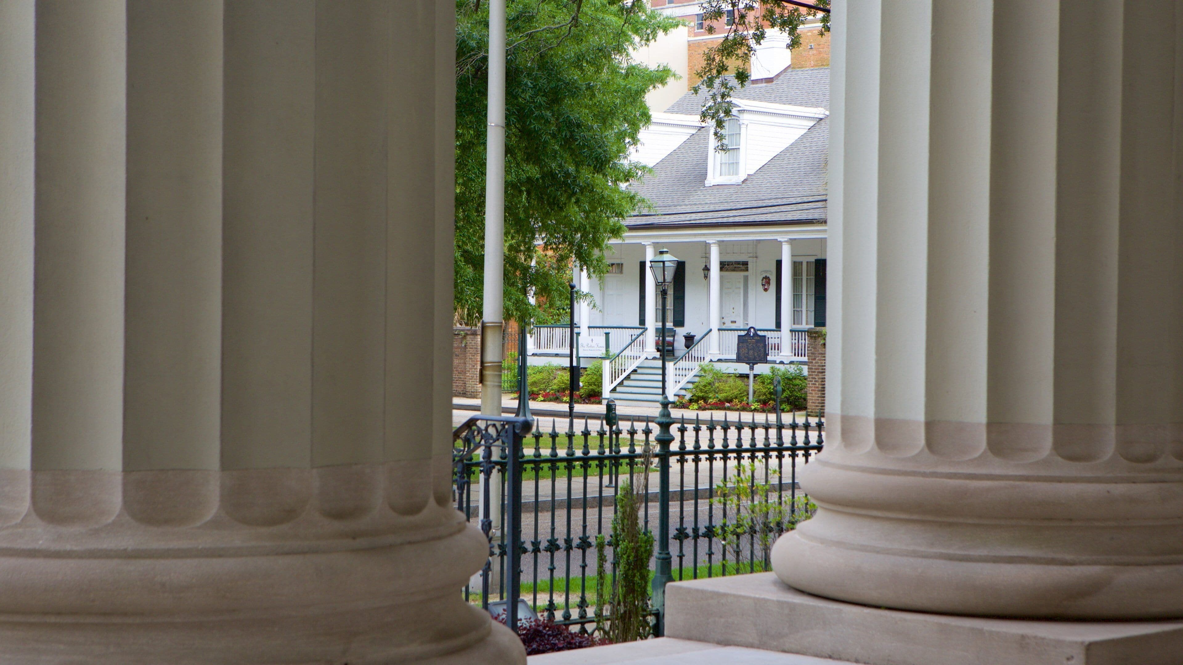 처녀수태성당 을 특징 교회 또는 성당