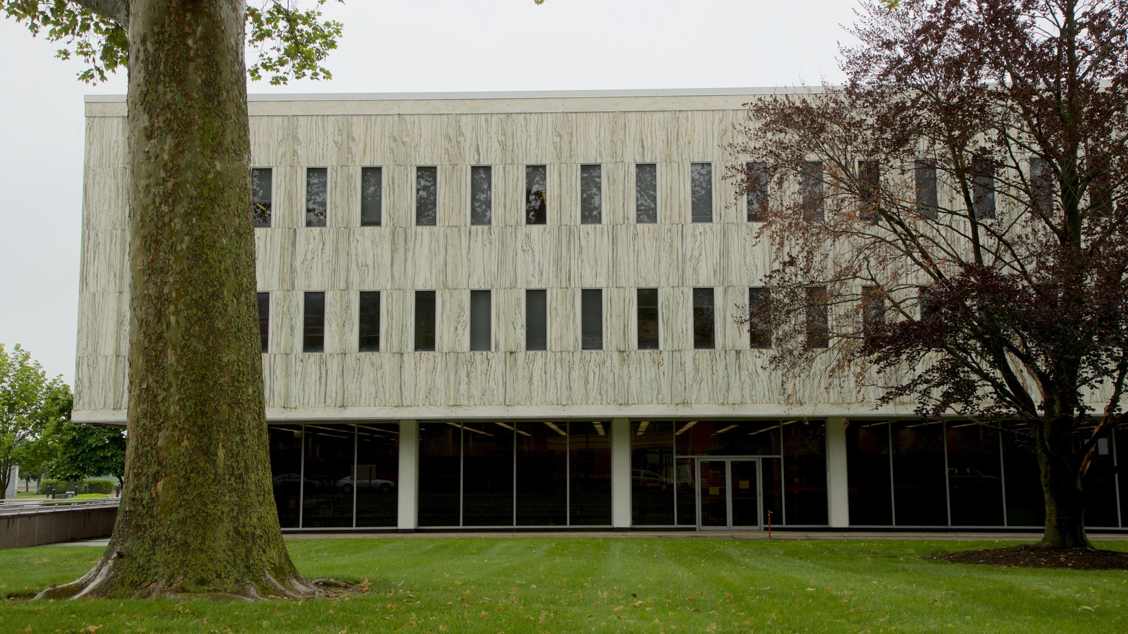 New Jersey State Library which includes a park