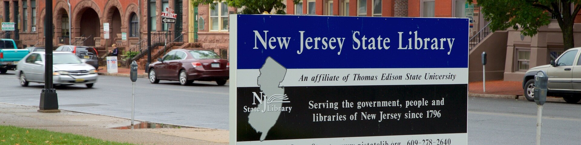 Biblioteca estatal de Nueva Jersey ofreciendo señalización
