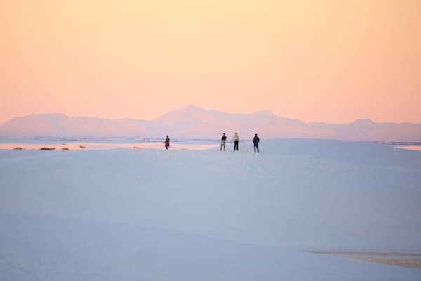 White Sands National Monument mit einem Sandstrand und Sonnenuntergang