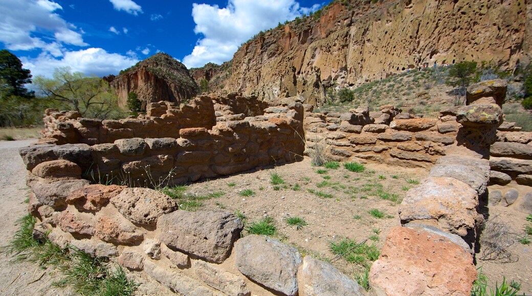 Bandelier National Monument featuring building ruins