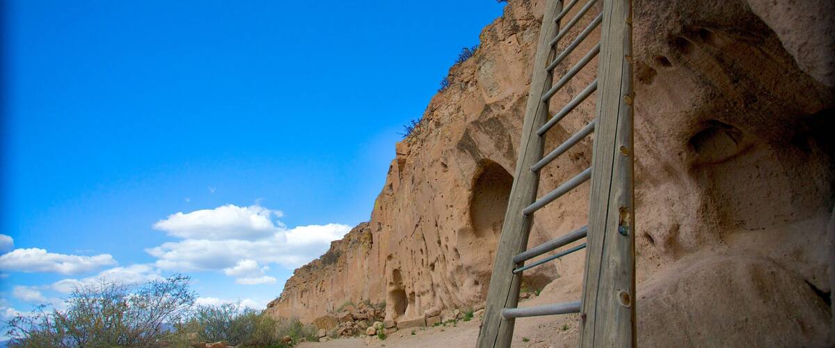 Puye Cliff Dwellings mostrando vista panorámica