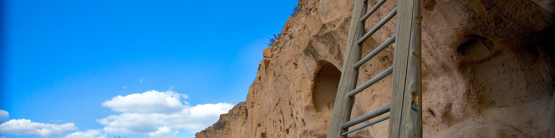 Puye Cliff Dwellings caracterizando paisagem