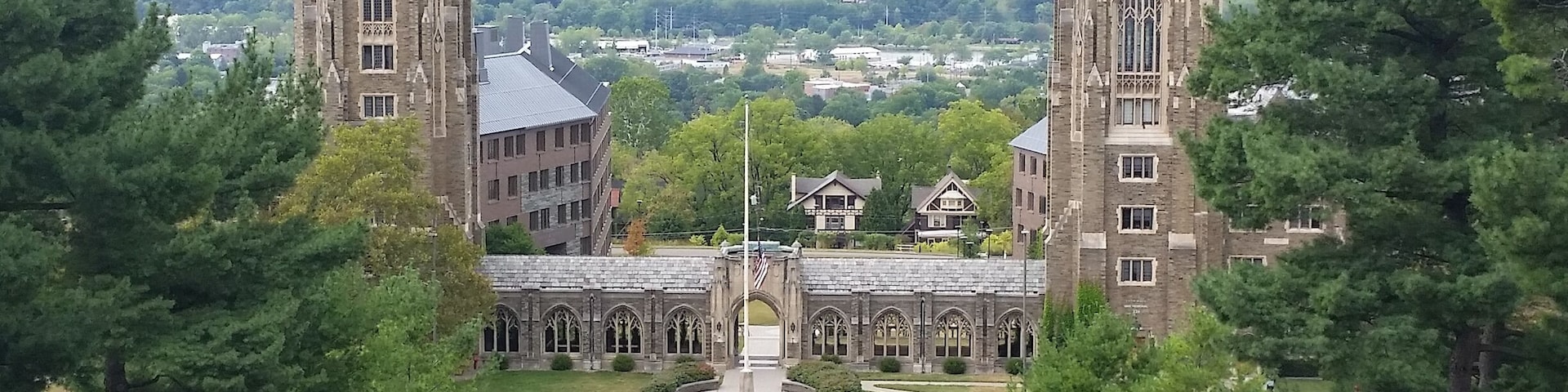 The view above Libe Slope from the west campus of Cornell University is of these spectacular dorms (that remind me of Harry Potter's Hogwarts), Ithaca College, and Lake Cayuga.
#Cornell 
#Ithaca 
#UStravel 
#NewYork 
#architecture 
#fingerlakes