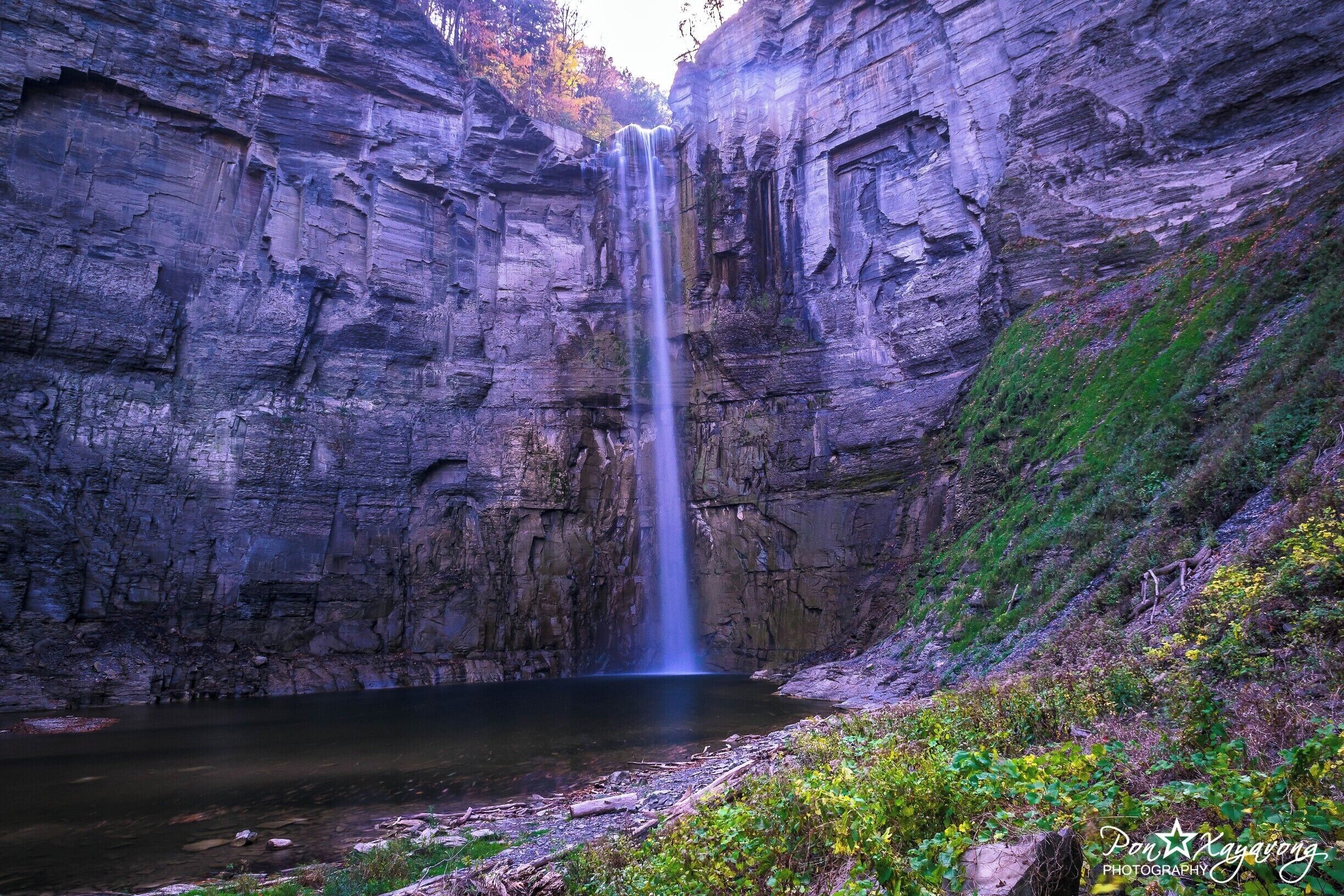 To see the Taughannock falls up close first u must park ur car at the Taughannock falls gorge trail parking lot. Then hike up the stream all the way to the waterfalls.