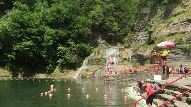 Can swim under the falls.