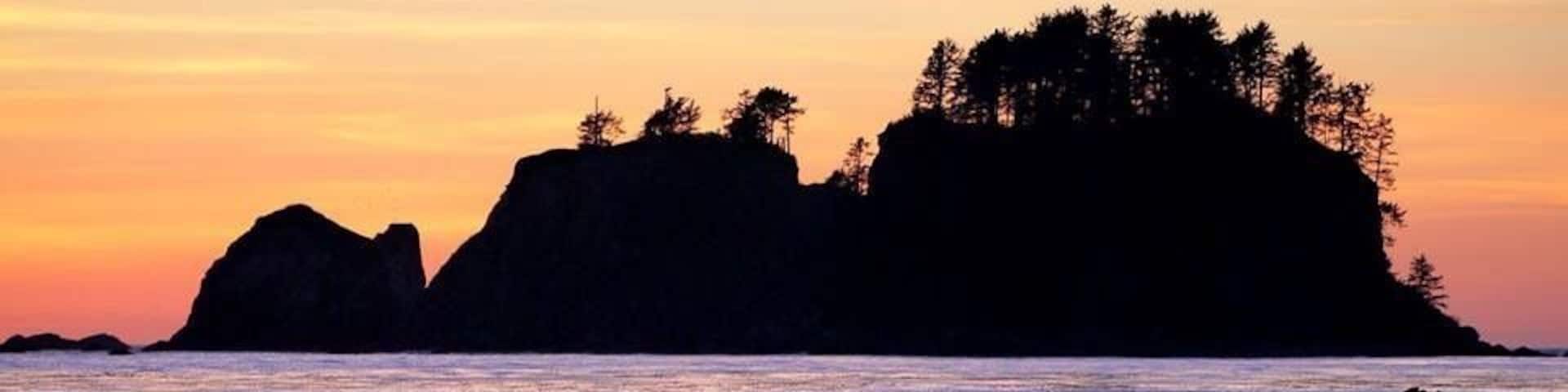 A beautiful #beach sunset that really brought out some color. #NationalPark #GoldenHour #hiking #TakeAHike