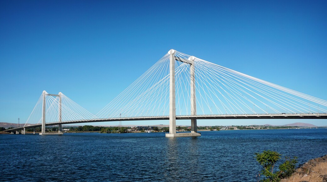 cable suspension bridge over Columbia river in Tri-Cities Washington state