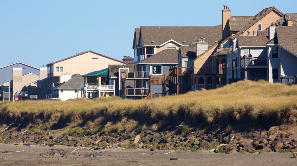 Ocean Shores Beach toont een strand en een huis