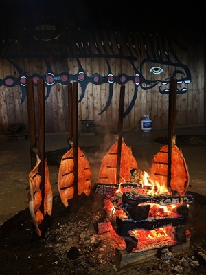 Discovered a wonderful way to cook fish. Fresh salmon on the island ✌🏼
#lifeatexpedia #salmon #foodie #summer #teamouting #pnw