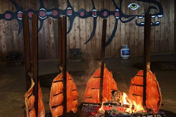 Discovered a wonderful way to cook fish. Fresh salmon on the island ✌🏼
#lifeatexpedia #salmon #foodie #summer #teamouting #pnw