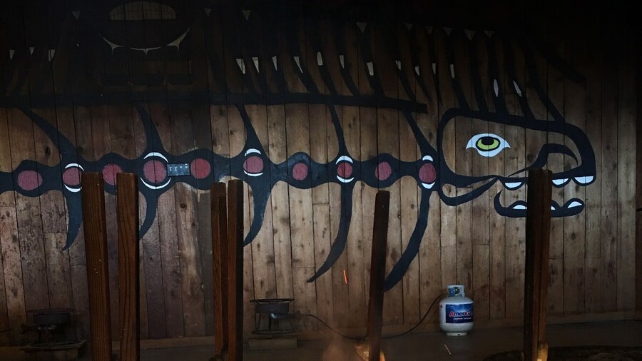 Discovered a wonderful way to cook fish. Fresh salmon on the island âđŒ
#lifeatexpedia #salmon #foodie #summer #teamouting #pnw