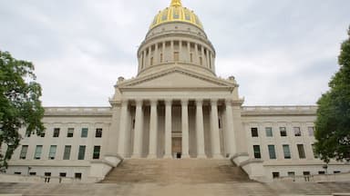 West Virginia State Capitol Building che include edificio amministrativo e architettura d\'epoca