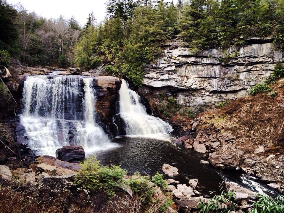 Short, easy hike. Worth a pit stop! 