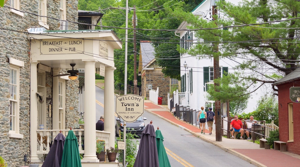 Harpers Ferry National Historical Park showing heritage elements, street scenes and a bar