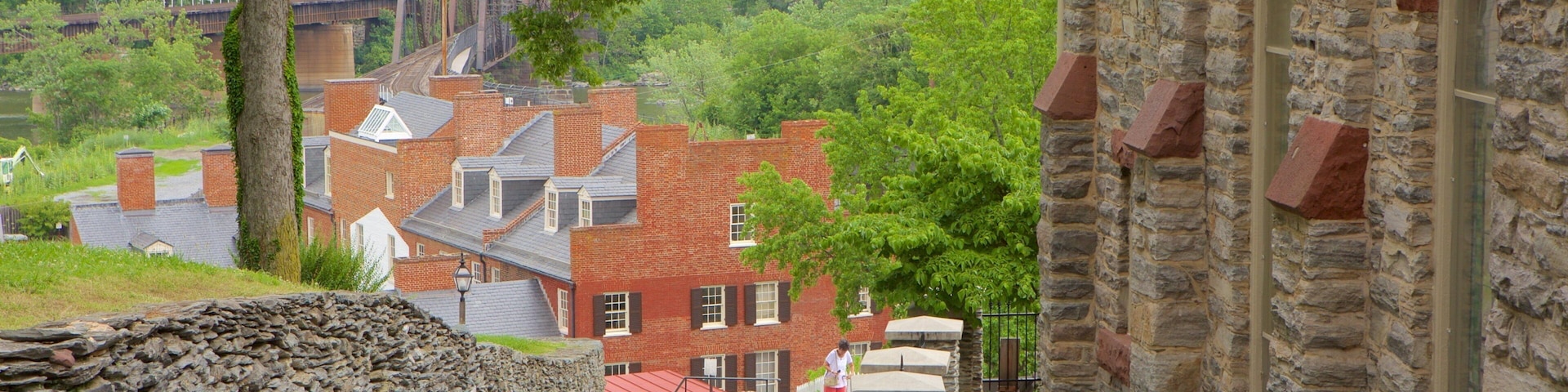 Harpers Ferry National Historical Park featuring heritage elements, a small town or village and street scenes