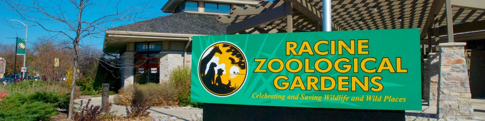 Racine Zoological Gardens which includes signage and zoo animals