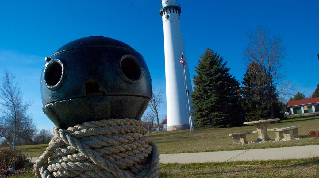 Wind Point Lighthouse showing heritage architecture and a lighthouse