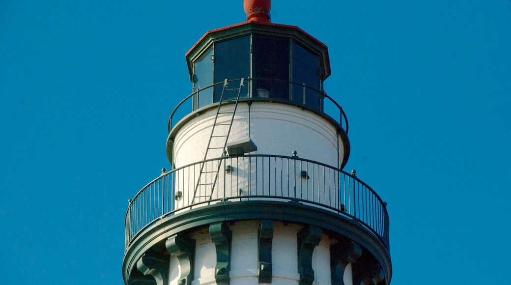 Wind Point Lighthouse which includes heritage architecture and a lighthouse