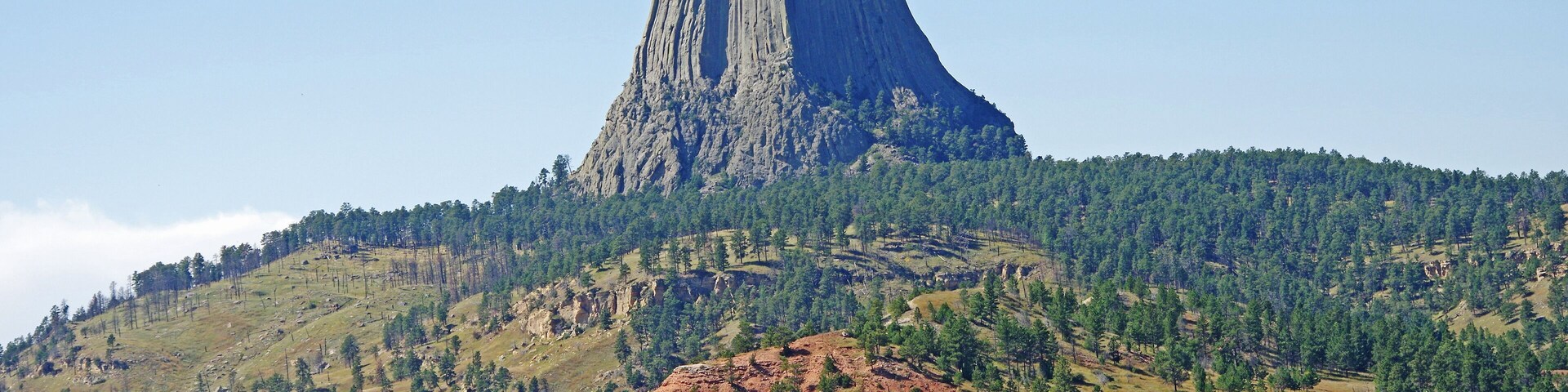 Pretty, right? As we approahed the tower from the road I was kind of disappointed. It did look like the mashed potato sculpture Richard Dreyfuss built in Close Encounters of the Third Kind but where were the dramatic slopes he climed later in the movie? Oh, we the impatient!