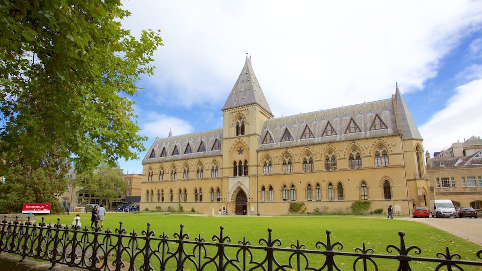 Oxford University Museum of Natural History showing a park, heritage elements and heritage architecture